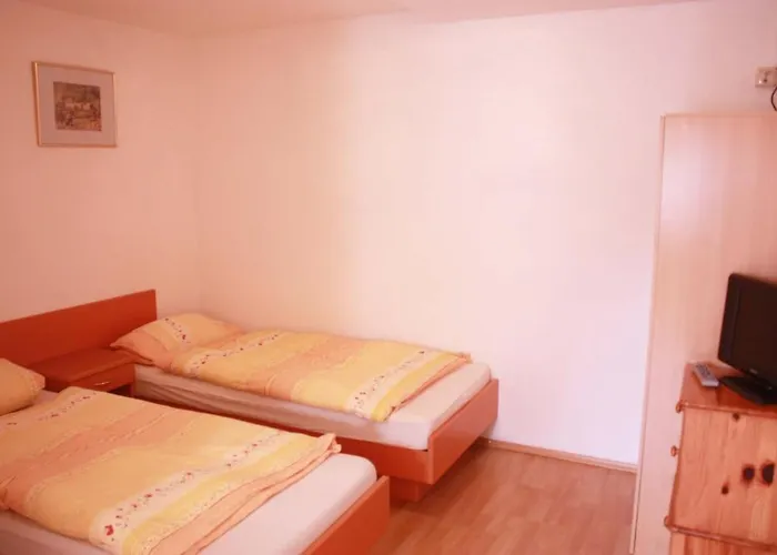 Zum Hirsch Am Bahnhof