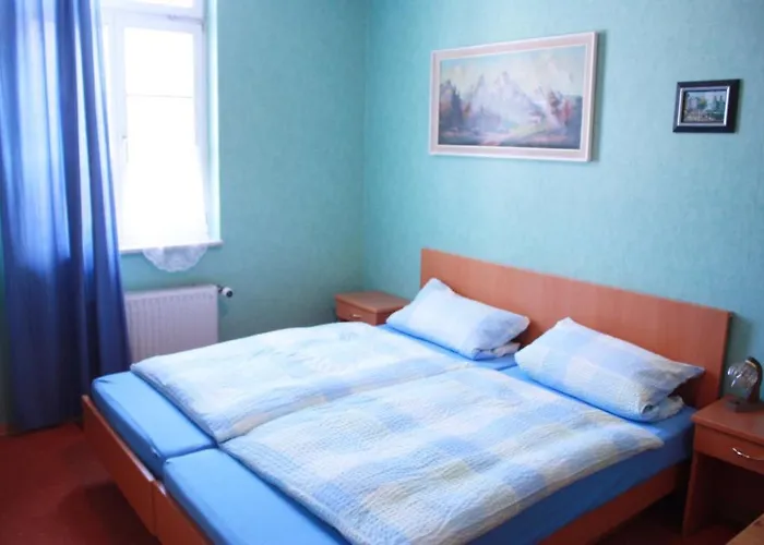 Zum Hirsch Am Bahnhof 호텔 2*