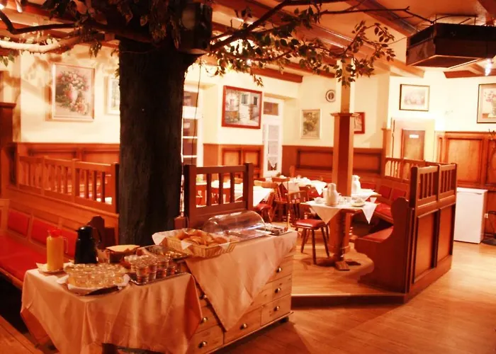 호텔 Zum Hirsch Am Bahnhof